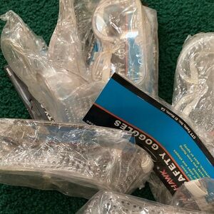 NWOT Clear Safety Goggles for Home renovations or woodwork or science classes